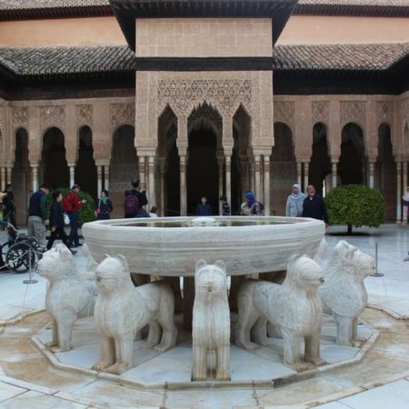 La justicia absuelve a la ex directora de la Alhambra y tres acusadas más en el ‘caso de las audioguías’ ocho años después | Andalucía | España