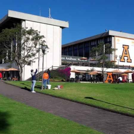 Los estudiantes y académicos de la Anáhuac critican la postura de la Universidad ante el plagio de Esquivel: “Nos afecta directamente”