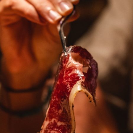 Templos carnívoros: ocho restaurantes de Barcelona para los amantes de la carne | Guía El Viajero 2023
