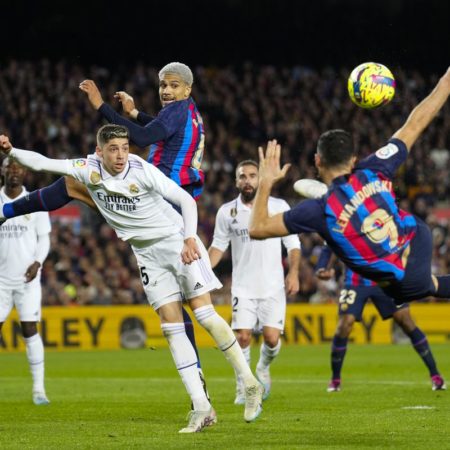 Barcelona – Real Madrid, la Copa del Rey en directo | Xavi insiste con los cuatro centrocampistas | Deportes