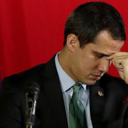 Colombia fuerza la salida de Guaidó a Miami