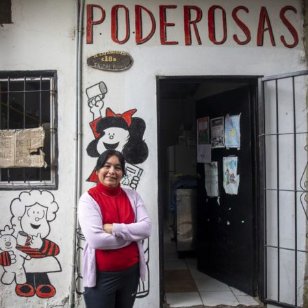 Comedores comunitarios: Las cocineras que alimentan a millones de argentinos quieren ser reconocidas por la ley | América Futura
