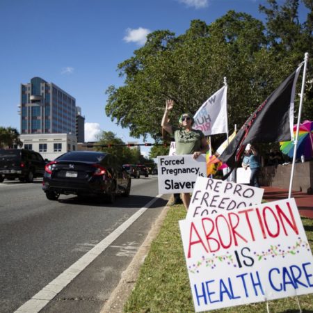 El Congreso de Florida aprueba un proyecto de ley que prohíbe el aborto después de las seis semanas de gestación | Sociedad