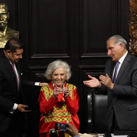 El Senado de México honra a Elena Poniatowska: “Transformó la indignación en denuncia”