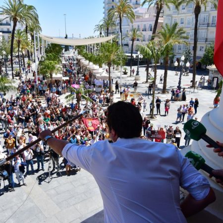El fracaso del pacto de izquierdas en Cádiz pone en riesgo una de las plazas simbólicas del “sí se puede” | España