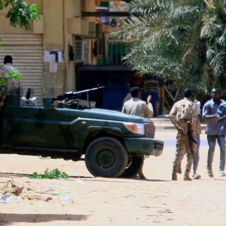 Jartum: El principal grupo paramilitar de Sudán dice tener bajo su control el palacio presidencial mientras el Ejército lo niega | Internacional