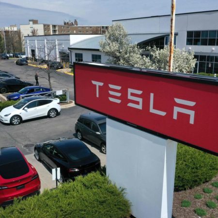 Las rebajas de precios pasan factura al beneficio de Tesla | Economía