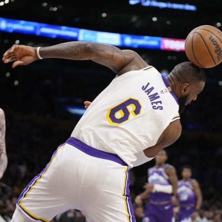 Los Lakers jugarán la repesca para clasificarse para los ‘playoffs’ de la NBA | Deportes