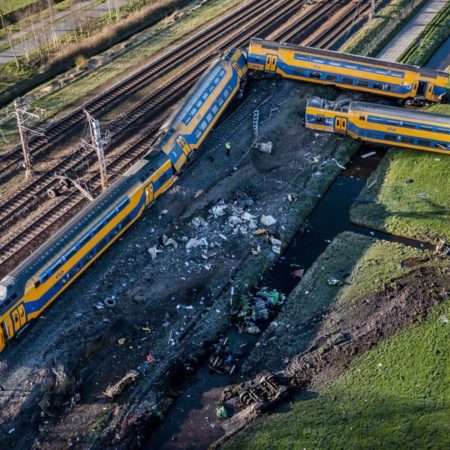 Países Bajos: Al menos un muerto y 30 heridos por el descarrilamiento de un tren en La Haya | Internacional