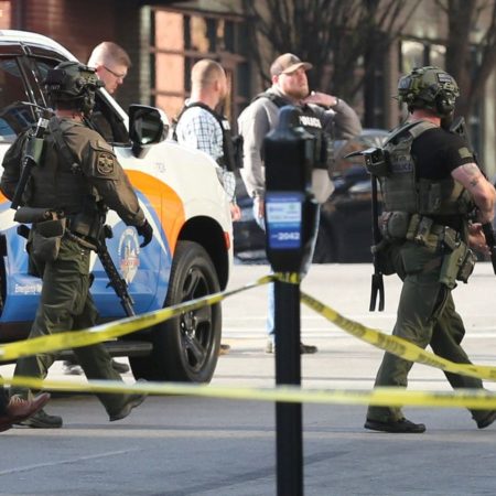 Un tiroteo deja cinco muertos en un banco del centro de Louisville, en Estados Unidos | Internacional