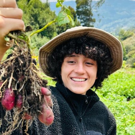 ‘La granja del borrego’, el ‘tiktoker’ colombiano que difunde las enseñanzas del mundo rural | América Futura