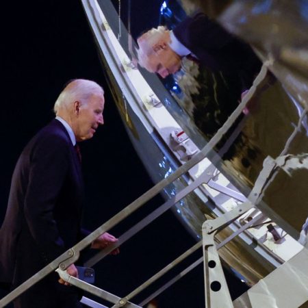 Biden y McCarthy se reunirán este lunes para negociar el techo de deuda | Internacional