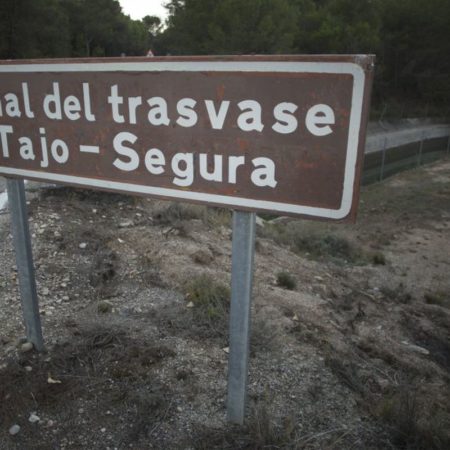 El Consell aprueba 2,5 millones de euros para subvencionar el coste del agua desalada a los regantes del Tajo-Segura | Comunidad Valenciana | España