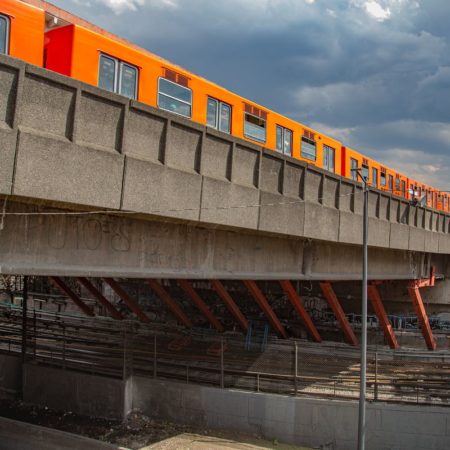 El Sindicato del Metro de Ciudad de México pide suspender el servicio de la Línea 9 por el apuntalamiento “erróneo” del tramo elevado