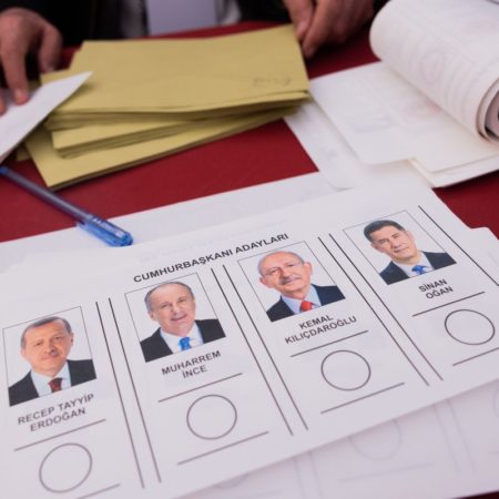 Erdogan lidera un recuento disputado por la oposición turca, que asegura ir en cabeza | Internacional