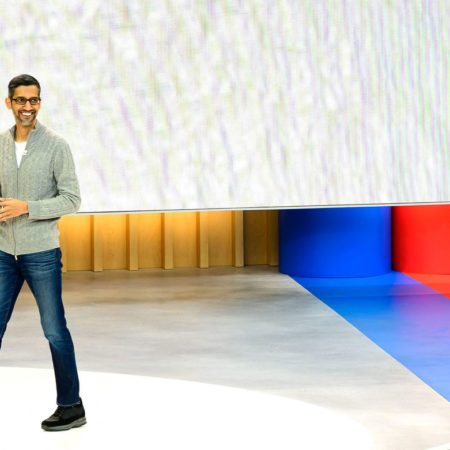 Google presenta Pixel Fold, su primer teléfono plegable, y refuerza Bard, su chat inteligente | Tecnología