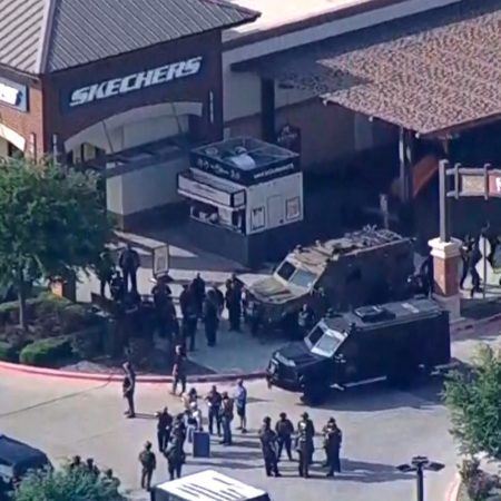 Varios muertos y al menos nueve heridos en un tiroteo en un centro comercial en Texas | Internacional